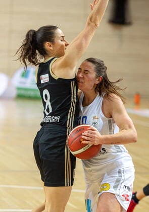 Barbora Kasparkowa 10, GISA Lions SV Halle vs Tessa Stammberger TK Hannover GISA Lions SV Halle vs TK Hannover Basketball 1 Bundesliga ERDGAS Sportarena Halle Saale 23 12 2020 Foto Holger John Sachsen Anhalt Germany