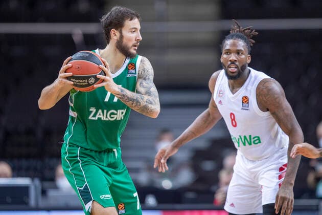 2020-12-23 Kaunas Lithuania. Basketball team Zalgiris Kaunas plays vs Bayern Munich Euroleague game at Zalgiris arena in Kaunas on Wednesday 23 of December 2020. JALEN REYNOLDS, JOFFREY LAUVERGNE. KAUNAS Lithuania  Copyright: xKarolisxKavolelisx Euroleague basketball