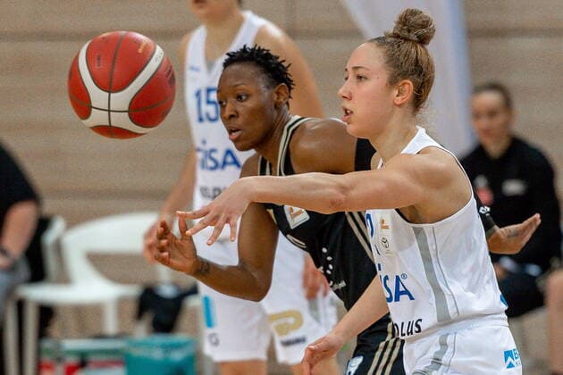 Darien Huff 02, GISA Lions SV Halle vs Stephanie Gardner TK Hannover GISA Lions SV Halle vs TK Hannover Basketball 1 Bundesliga ERDGAS Sportarena Halle Saale 23 12 2020 Foto Holger John Sachsen Anhalt Germany