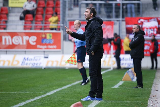 Halle, Germany 21 November 2015 3 Liga 15 16 Hallescher FC vs Stuttgarter Kickers coach Tommy Stipic Stuttgarter Kickers gestures admonished 3 Liga 15 16 Hallescher FC vs Stuttgarter Kickers mat
