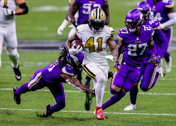 Bilder des Jahres 2020, Sport 12 Dezember NEW ORLEANS, LA - DECEMBER 25: Minnesota Vikings cornerback Cameron Dantzler (27) chases down New Orleans Saints running back Alvin Kamara (41) for a tackle on December 25, 2020 at the Mercedes-Benz Superdome in New Orleans, LA. (Photo by Stephen Lew Icon Sportswire) NFL, American Football Herren, USA DEC 25 Vikings at Saints Icon2012252235