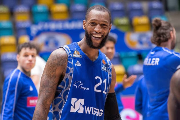 Fraport Skyliners Basketball Loewen Braunschweig, easyCredit BBL After the end of the game Kamari Murphy Fraport Skyliners, 21 is happy about the victory Basketball match of the easyCredit BBL between Fraport Skyliners and Basketball Loewen Braunschweig on 26 December 2020 at Fraport Arena in Frankfurt am Main , Frankfurt am Main Hesse Germany Fraport Arena