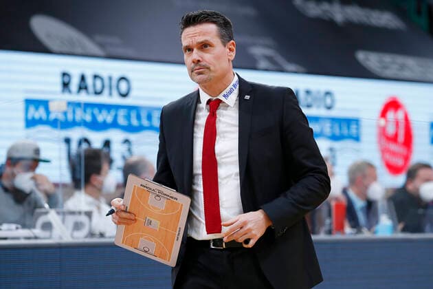 9 Matchday of the easyCredit BBL Basketball Bundesliga at the Oberfrankenhalle in Bayreuth Season 2020 2021 Medi Bayreuth vs JobStairs Giessen 46ers Raoul Korner Medi Bayreuth coach