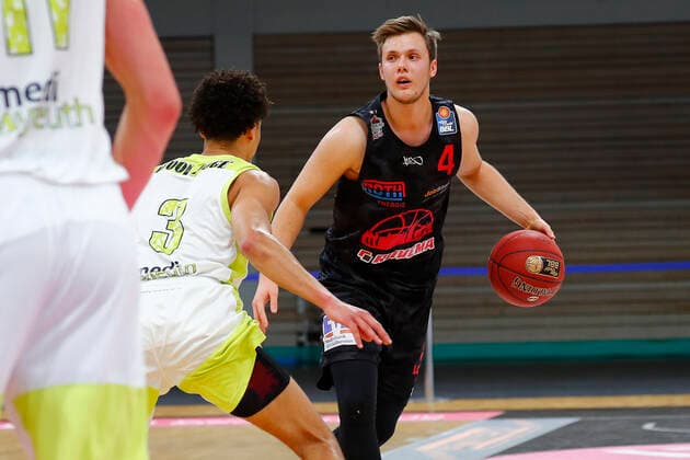 9 Matchday of the easyCredit BBL Basketball Bundesliga at Oberfrankenhalle in Bayreuth Season 2020 2021 Medi Bayreuth vs JobStairs Giessen 46ers Ryan Woolridge Medi Bayreuth 3 left Bjarne Kraushaar JobStairs Giessen 46ers 4 right