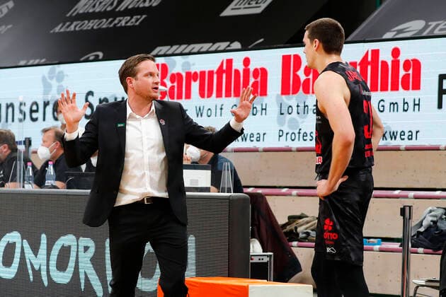 9 Matchday of the easyCredit BBL Basketball Bundesliga at the Oberfrankenhalle in Bayreuth Season 2020 2021 Medi Bayreuth vs JobStairs Giessen 46ers Rolf Scholz JobStairs Giessen 46ers coach left Scttie James JR JobStairs Giessen 46ers 31 right