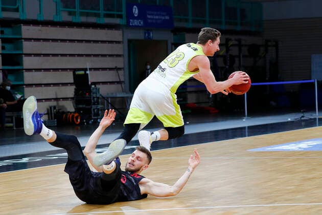 9 Matchday of the easyCredit BBL Basketball Bundesliga at Oberfrankenhalle in Bayreuth Season 2020 2021 Medi Bayreuth vs JobStairs Giessen 46ers David Walker Medi Bayreuth23 right Ferdinand Zylka JobStairs Giessen 46ers 20 left
