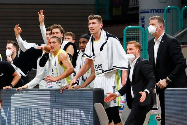9 Matchday of the easyCredit BBL Basketball Bundesliga at Oberfrankenhalle in Bayreuth Season 2020 2021 Medi Bayreuth vs JobStairs Giessen 46ers Philip Jalalpoor Medi Bayreuth 7 , Andreas Seiferth, Lars Masell, Tim Nees,