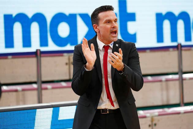 9 Matchday of the easyCredit BBL Basketball Bundesliga at the Oberfrankenhalle in Bayreuth Season 2020 2021 Medi Bayreuth vs JobStairs Giessen 46ers Raoul Korner Medi Bayreuth coach