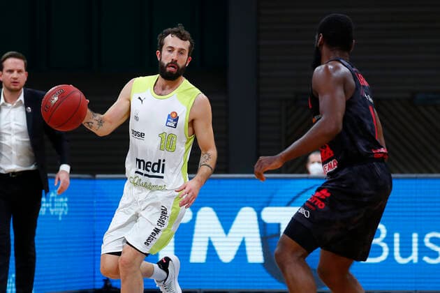9 Matchday of the easyCredit BBL Basketball Bundesliga at Oberfrankenhalle in Bayreuth Season 2020 2021 Medi Bayreuth vs JobStairs Giessen 46ers Bastian Doreth Medi Bayreuth 10 left Jonathan Stark JobStairs Giessen 46ers 1 right