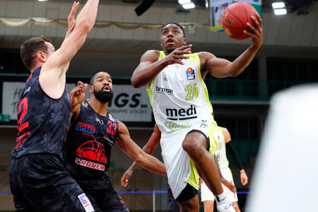 9 Matchday of the easyCredit BBL Basketball Bundesliga at Oberfrankenhalle in Bayreuth Season 2020 2021 Medi Bayreuth vs JobStairs Giessen 46ers Frank Bartley Medi Bayreuth 24 right Brandon Thomas JobStairs Giessen 46ers 33 left