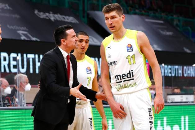 9 Matchday of the easyCredit BBL Basketball Bundesliga at the Oberfrankenhalle in Bayreuth Season 2020 2021 Medi Bayreuth vs JobStairs Giessen 46ers Raoul Korner Medi Bayreuth Coach left Andreas Seiferth Medi Bayreuth 11 right