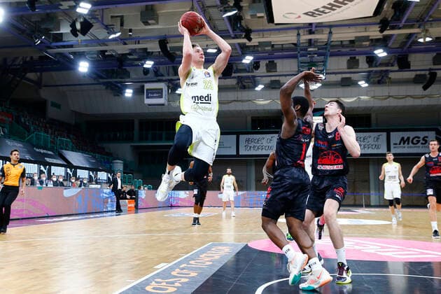 9 Matchday of the easyCredit BBL Basketball Bundesliga at Oberfrankenhalle in Bayreuth Season 2020 2021 Medi Bayreuth vs JobStairs Giessen 46ers David Walker Medi Bayreuth23 left Jonathan Stark JobStairs Giessen 46ers 1 right