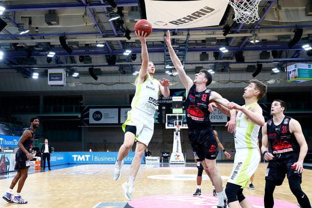 9 Matchday of the easyCredit BBL Basketball Bundesliga at Oberfrankenhalle in Bayreuth Season 2020 2021 Medi Bayreuth vs JobStairs Giessen 46ers Osvaldas Olisevicius Medi Bayreuth 31 left Alen Pjanic JobStairs Giessen 46ers 8 right