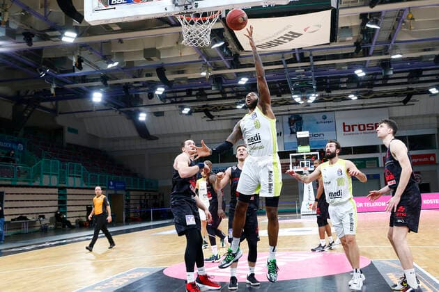 9 Matchday of the easyCredit BBL Basketball Bundesliga at Oberfrankenhalle in Bayreuth Season 2020 2021 Medi Bayreuth vs JobStairs Giessen 46ers Dererk Pardon Medi Bayreuth 0 center Scttie James JR JobStairs Giessen 46ers 31 left