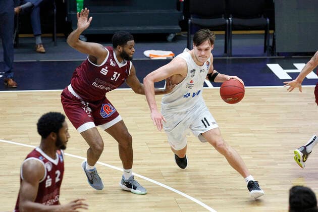 BBL easyCredit Basketball Bundesliga season 2020 2021 9 matchday on Sunday, 27 December 2020 at edel optics de Arena in Hamburg Hamburg Towers NINERS Chemnitz v l Joseph Lawson III Chemnitz , Maik Kotsar Towers Hamburg Towers NINERS Chemnitz