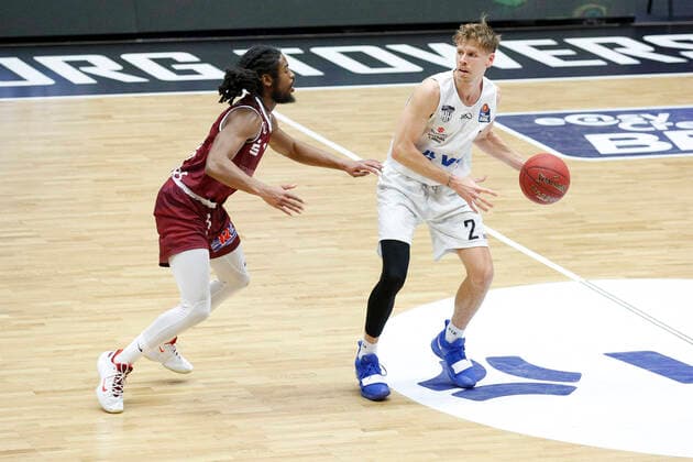 BBL easyCredit Basketball Bundesliga season 2020 2021 9 matchday on Sunday, 27 December 2020 at edel optics de Arena in Hamburg Hamburg Towers NINERS Chemnitz v l Marcus Thornton Chemnitz , Jordan Swing Towers Hamburg Towers NINERS Chemnitz