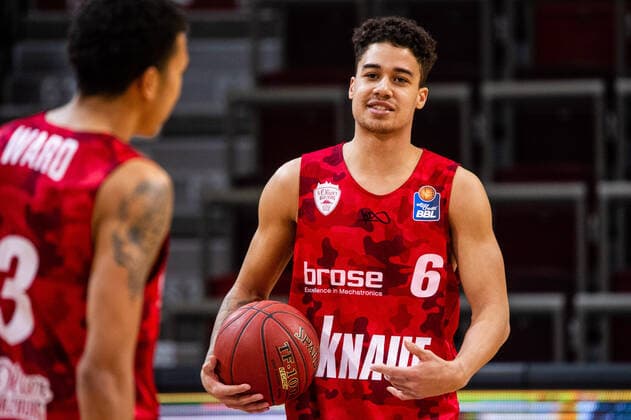 Joshua Obiesie s Oliver Wuerzburg 6 li Tyson Ward s Oliver Wuerzburg 3 1 Basketball Bundesliga MHP RIESEN Ludwigsburg S Oliver Wuerzburg on 27 12 2020 in Ludwigsburg MHPArena , Baden Wuerttemberg, Germany 27 12 20 Basketball , 27 12 2020, Germany xpxsdx