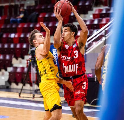 Tyson Ward s Oliver Wuerzburg 3 Jordan Hulls MHP RIESEN Ludwigsburg 1 1 Basketball Bundesliga MHP RIESEN Ludwigsburg S Oliver Wuerzburg on 27 12 2020 in Ludwigsburg MHPArena , Baden Wuerttemberg, Germany 27 12 20 Basketball , 27 12 2020, Germany xpxsdx