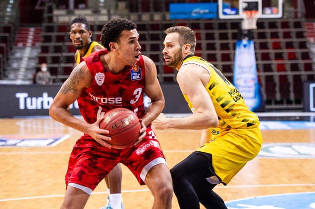 Tyson Ward s Oliver Wuerzburg 3 Jonas Wohlfarth Bottermann MHP RIESEN Ludwigsburg 18 1 Basketball Bundesliga MHP RIESEN Ludwigsburg S Oliver Wuerzburg on 27 12 2020 in Ludwigsburg MHPArena , Baden Wuerttemberg, Germany 27 12 20 Basketball , 27 12 2020, Germany xpxsdx