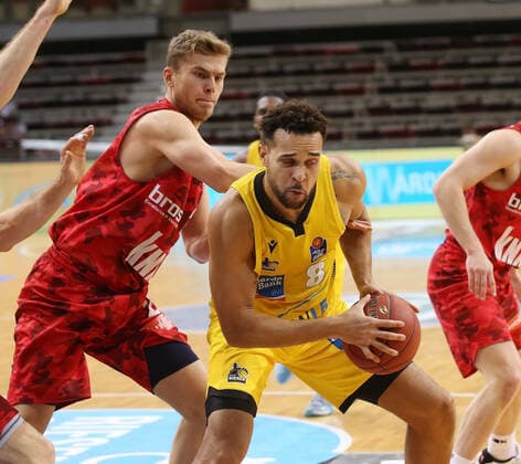 Elias Harris Riesen, right MHP Riesen Ludwigsburg vs s Oliver Würzburg Basketball Bundesliga 2020 2021 Ludwigsburg , GER, 27 12 2020,