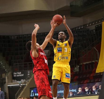 V li Tyson Ward Würzbg , Jaleen Smith Riesen MHP Riesen Ludwigsburg vs s Oliver Würzburg Basketball Bundesliga 2020 2021 Ludwigsburg , GER, 27 12 2020,