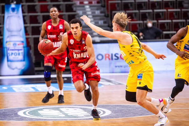Tyson Ward s Oliver Wuerzburg 3 Lukas Herzog MHP RIESEN Ludwigsburg 11 1 Basketball Bundesliga MHP RIESEN Ludwigsburg S Oliver Wuerzburg on 27 12 2020 in Ludwigsburg MHPArena , Baden Wuerttemberg, Germany 27 12 20 Basketball , 27 12 2020, Germany xpxsdx