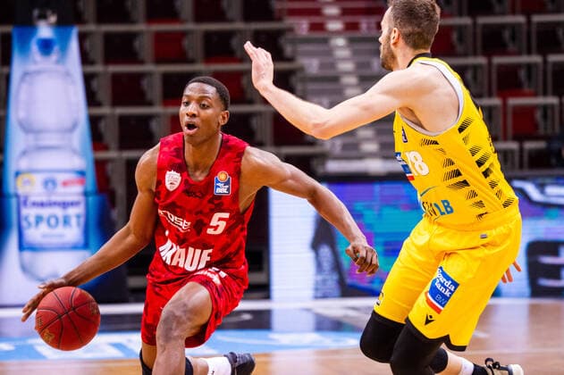 Justin Sears s Oliver Wuerzburg 5 Jonas Wohlfarth Bottermann MHP RIESEN Ludwigsburg 18 1 Basketball Bundesliga MHP RIESEN Ludwigsburg S Oliver Wuerzburg on 27 12 2020 in Ludwigsburg MHPArena , Baden Wuerttemberg, Germany 27 12 20 Basketball , 27 12 2020, Germany xpxsdx