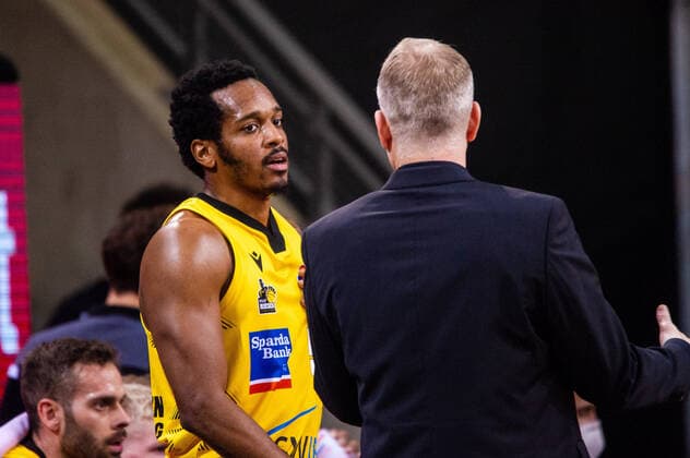 John Patrick Headcoach MHP RIESEN Ludwigsburg li Barry Brown Jr MHP RIESEN Ludwigsburg 5 1 Basketball Bundesliga MHP RIESEN Ludwigsburg S Oliver Wuerzburg on 27 12 2020 in Ludwigsburg MHPArena , Baden Wuerttemberg, Germany 27 12 20 Basketball , 27 12 2020, Germany xpxsdx