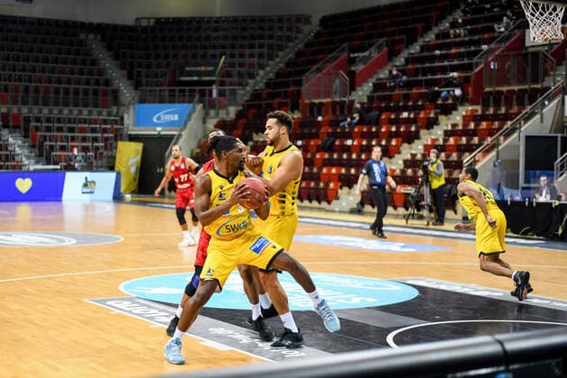 Jaleen Smith MHP Riesen Ludwigsburg defends, GER, MHP Riesen Ludwigsburg vs s Oliver Wuerzburg, 27 12 2020, 9 matchday easycredit Basketball Bundesliga, season 2020 2021 GER, MHP Riesen Ludwigsburg vs s Oliver Wuerzburg, 27 12 2020, 9 matchday easycredit Basketball Bundesliga, season 2020 2021 Ludwigsburg Copyright: xMemmlerx Eibner-Pressefotox EP_mmr