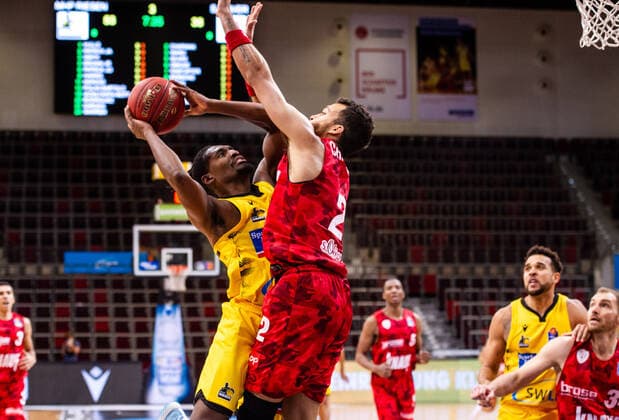 Jaleen Smith MHP RIESEN Ludwigsburg 3 Brekkott Chapman s Oliver Wuerzburg 2 1 Basketball Bundesliga MHP RIESEN Ludwigsburg S Oliver Wuerzburg on 27 12 2020 in Ludwigsburg MHPArena , Baden Wuerttemberg, Germany 27 12 20 Basketball , 27 12 2020, Germany xpxsdx