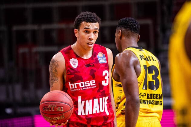 Tyson Ward s Oliver Wuerzburg 3 Yorman Polas Bartolo MHP RIESEN Ludwigsburg 13 1 Basketball Bundesliga MHP RIESEN Ludwigsburg S Oliver Wuerzburg on 27 12 2020 in Ludwigsburg MHPArena , Baden Wuerttemberg, Germany 27 12 20 Basketball , 27 12 2020, Germany xpxsdx