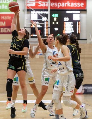 Barbora Kasparkowa 10, GISA Lions SV Halle vs Linn Schüler Saarlouis GISA Lions SV Halle vs inexio Royals from Saarlouis Basketball 1 Bundesliga ERDGAS Sportarena Halle Saale 27 12 2020 Foto Holger John Sachsen Anhalt Germany