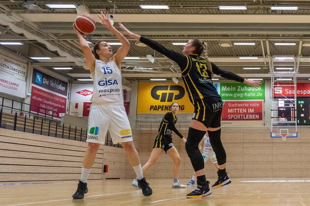 Styliani Stella Fouraki 15, GISA Lions SV Halle vs Klara BRICHACOVA Saarlouis GISA Lions SV Halle vs inexio Royals from Saarlouis Basketball 1 Bundesliga ERDGAS Sportarena Halle Saale 27 12 2020 Foto Holger John Sachsen Anhalt Germany