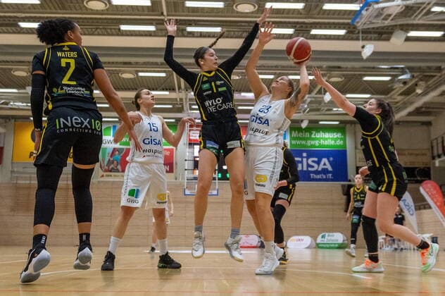 Klaudia Grudzien 23, GISA Lions SV Halle vs Addison Richards Saarlouis GISA Lions SV Halle vs inexio Royals from Saarlouis Basketball 1 Bundesliga ERDGAS Sportarena Halle Saale 27 12 2020 Photo Holger John Sachsen Anhalt Germany