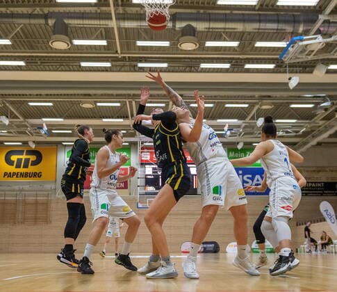 Klaudia Grudzien 23, GISA Lions SV Halle vs Addison Richards Saarlouis GISA Lions SV Halle vs inexio Royals from Saarlouis Basketball 1 Bundesliga ERDGAS Sportarena Halle Saale 27 12 2020 Photo Holger John Sachsen Anhalt Germany