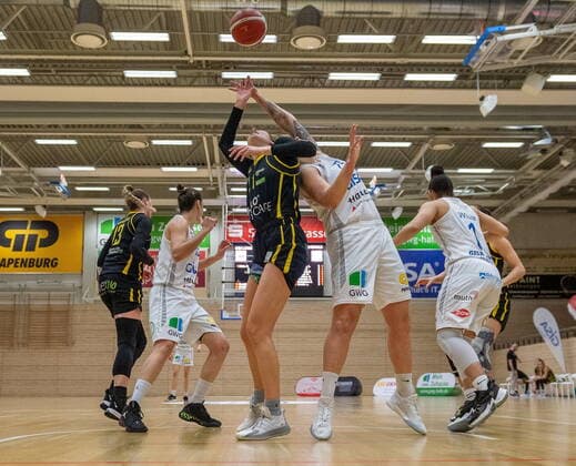 Klaudia Grudzien 23, GISA Lions SV Halle vs Addison Richards Saarlouis GISA Lions SV Halle vs inexio Royals from Saarlouis Basketball 1 Bundesliga ERDGAS Sportarena Halle Saale 27 12 2020 Photo Holger John Sachsen Anhalt Germany