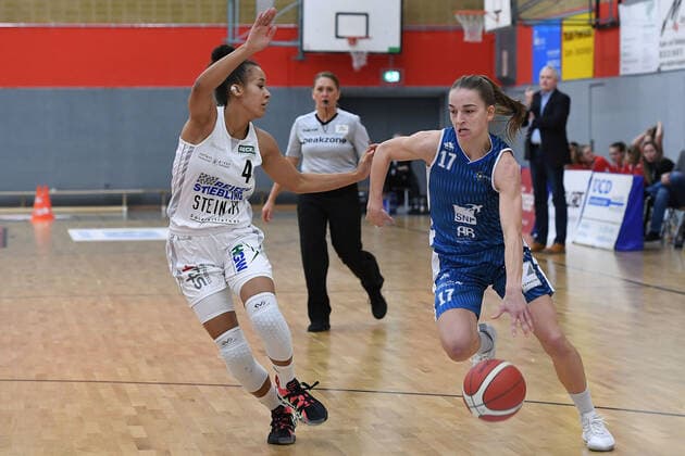 Basketball Damen 1 Bundesliga 10 Spieltag Herner TC SNP BasCats USC Heidelberg on 27 12 2020 at the H2K Arena in Herne Laura Zolper Herne , left Britta Daub Heidelberg , right xRx