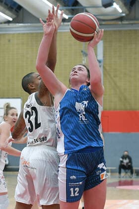 Basketball Damen 1 Bundesliga 10 Spieltag Herner TC SNP BasCats USC Heidelberg on 27 12 2020 at the H2K Arena in Herne AeRianna Harris Herne , left Madison Nelson Heidelberg , right xRx