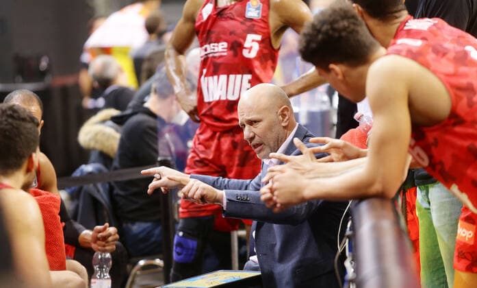 Ludwigsburg , Basketball easyCredit BBL Bundesliga , MHP RIESEN Ludwigsburg vs s Oliver Würzburg , Denis Wucherer coach Würzburg during his time out