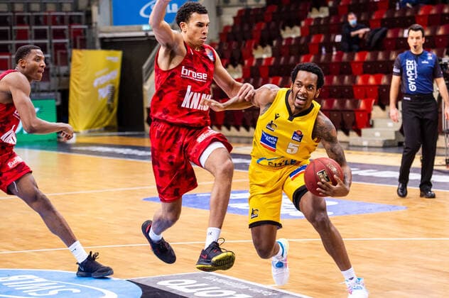 Tyson Ward s Oliver Wuerzburg 3 Barry Brown Jr MHP RIESEN Ludwigsburg 5 1 Basketball Bundesliga MHP RIESEN Ludwigsburg S Oliver Wuerzburg on 27 12 2020 in Ludwigsburg MHPArena , Baden Wuerttemberg, Germany 27 12 20 Basketball , 27 12 2020, Germany xpxsdx