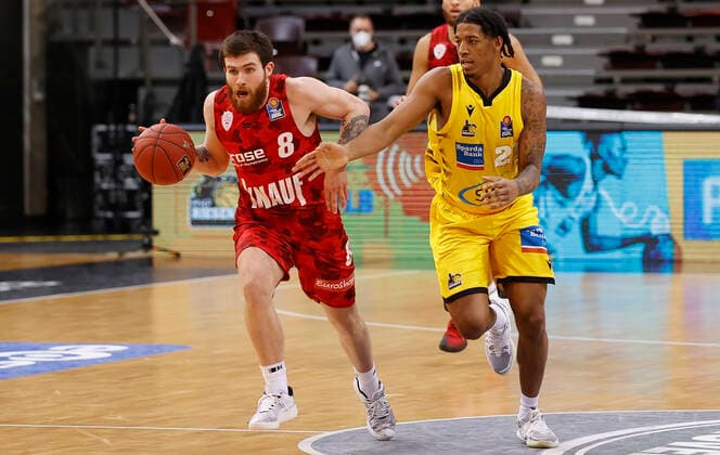 Germany, Ludwigsburg, MHPArena, 27 12 2020, emspor, emonline, despor, deonline, MHP RIESEN Ludwigsburg s Oliver Wuerzburg, Basketball, BBL Picture f li Tayler Persons s Oliver Wuerzburg and Tremmell Darden MHP RIESEN DFL REGULATIONS PROHIBIT ANY USE OF PHOTOGRAPHS AS IMAGE SEQUENCES AND OR QUASI VIDEO Copyright: HMBxMedia xHeikoxBecker