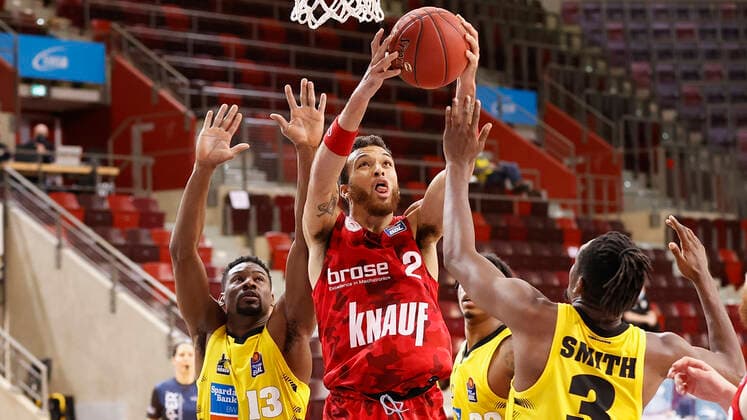 Germany, Ludwigsburg, MHPArena, 27 12 2020, emspor, emonline, despor, deonline, MHP RIESEN Ludwigsburg s Oliver Wuerzburg, Basketball, BBL picture v li Yorman Polas Bartolo MHP RIESEN , Brekkott Chapman s Oliver Wuerzburg , Tremmell Darden MHP RIESEN and Jaleen Smith MHP RIESEN DFL REGULATIONS PROHIBIT ANY USE OF PHOTOGRAPHS AS IMAGE SEQUENCES AND OR QUASI VIDEO Copyright: HMBxMedia xHeikoxBecker