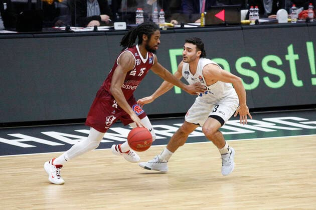 BBL easyCredit Basketball Bundesliga season 2020 2021 9 matchday on Sunday, 27 December 2020 at edel optics de Arena in Hamburg Hamburg Towers NINERS Chemnitz v l Marcus Thornton Chemnitz , Max DiLeo Towers Hamburg Towers NINERS Chemnitz