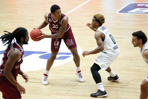 BBL easyCredit Basketball Bundesliga season 2020 2021 9 matchday on Sunday, 27 December 2020 at edel optics de Arena in Hamburg Hamburg Towers NINERS Chemnitz v l Wes Clark Chemnitz , TJ Shorts II Towers Hamburg Towers NINERS Chemnitz