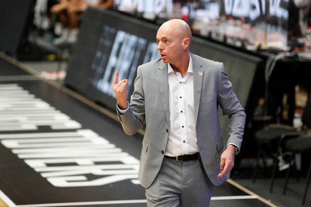 BBL easyCredit Basketball Bundesliga season 2020 2021 9 matchday on Sunday, 27 December 2020 at edel optics de Arena in Hamburg Hamburg Towers NINERS Chemnitz Headcoach Rodrigo Pastore Chemnitz Hamburg Towers NINERS Chemnitz