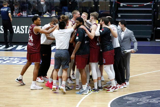 BBL easyCredit Basketball Bundesliga season 2020 2021 9 matchday on Sunday, 27 December 2020 at the edel optics de Arena in Hamburg Hamburg Towers NINERS Chemnitz Players Circle NINERS Chemnitz Hamburg Towers NINERS Chemnitz