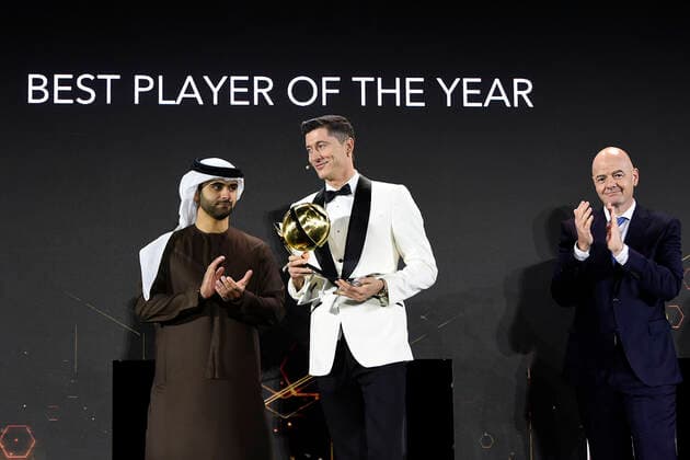 Foto Fabio Ferrari - LaPresse 27 Dicembre 2020 Dubai ( Emirati Arabi ) Dubai Globe Soccer Award 2020 - Dodicesima Edizione. Nella foto: Best player of the Year, Robert Lewandowski. Giovanni Infanino, H.H. Sheikh Hamdan Bin Mohammed Bin Rashid ALMaktoum. photo Fabio Ferrari - LaPresse December 27, 20720 Dubai (Unated Arab Emirate) Sport Dubai Globe Soccer Award 2020 - 12th Edition. In the pic: Best player of the Year, Robert Lewandowski. Giovanni Infanino, H.H. Sheikh Hamdan Bin Mohammed Bin Rashid ALMaktoum.  Copyright: xFabioxFerrari LaPressex