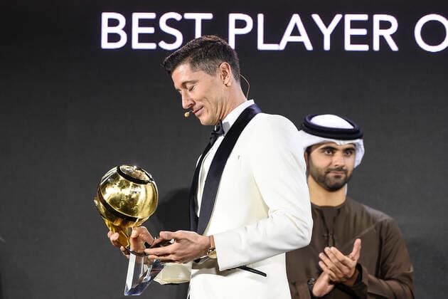 Foto Fabio Ferrari - LaPresse 27 Dicembre 2020 Dubai ( Emirati Arabi ) Dubai Globe Soccer Award 2020 - Dodicesima Edizione. Nella foto: Best player of the Year, Robert Lewandowski. photo Fabio Ferrari - LaPresse December 27, 20720 Dubai (Unated Arab Emirate) Sport Dubai Globe Soccer Award 2020 - 12th Edition. In the pic: Best player of the Year, Robert Lewandowski.  Copyright: xFabioxFerrari LaPressex
