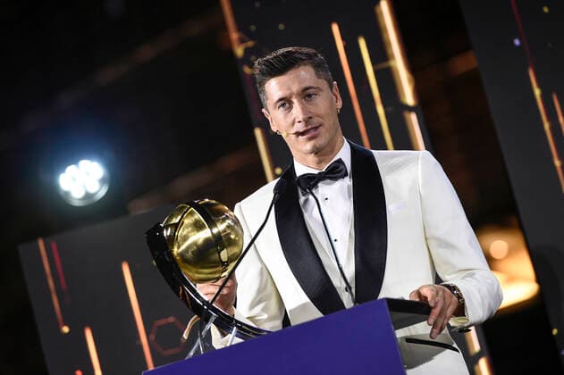 Foto Fabio Ferrari - LaPresse 27 Dicembre 2020 Dubai ( Emirati Arabi ) Dubai Globe Soccer Award 2020 - Dodicesima Edizione. Nella foto: Best player of the Year, Robert Lewandowski. photo Fabio Ferrari - LaPresse December 27, 20720 Dubai (Unated Arab Emirate) Sport Dubai Globe Soccer Award 2020 - 12th Edition. In the pic: Best player of the Year, Robert Lewandowski.  Copyright: xFabioxFerrari LaPressex