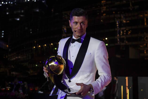 Foto Fabio Ferrari - LaPresse 27 Dicembre 2020 Dubai ( Emirati Arabi ) Dubai Globe Soccer Award 2020 - Dodicesima Edizione. Nella foto: Best player of the Year, Robert Lewandowski. photo Fabio Ferrari - LaPresse December 27, 20720 Dubai (Unated Arab Emirate) Sport Dubai Globe Soccer Award 2020 - 12th Edition. In the pic: Best player of the Year, Robert Lewandowski.  Copyright: xFabioxFerrari LaPressex
